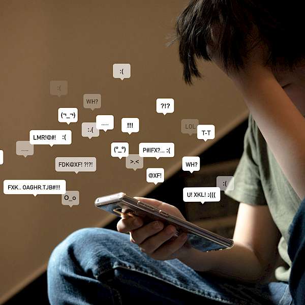 Everybody Agrees: Social Media Is Bad For Kids #FoodNotPhones