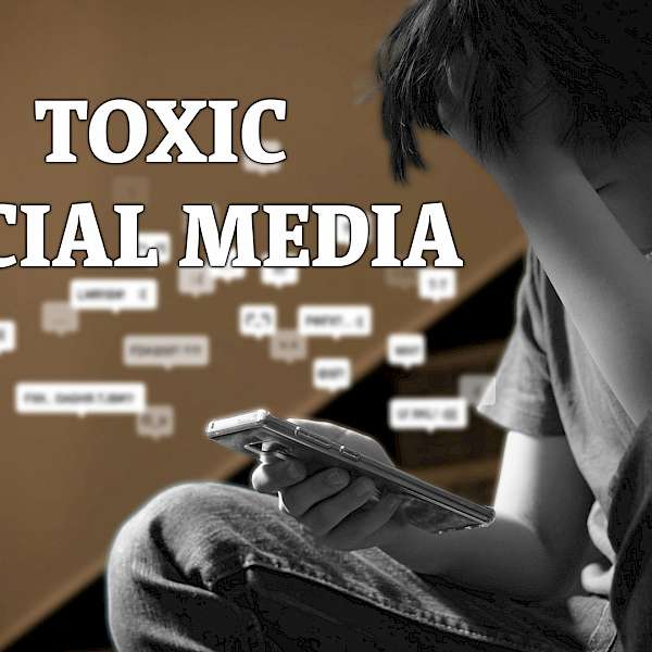 Toxic Social Media #foodnotphones