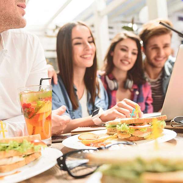 There Is A New Food Delivery Service Start Up: College Dining Halls